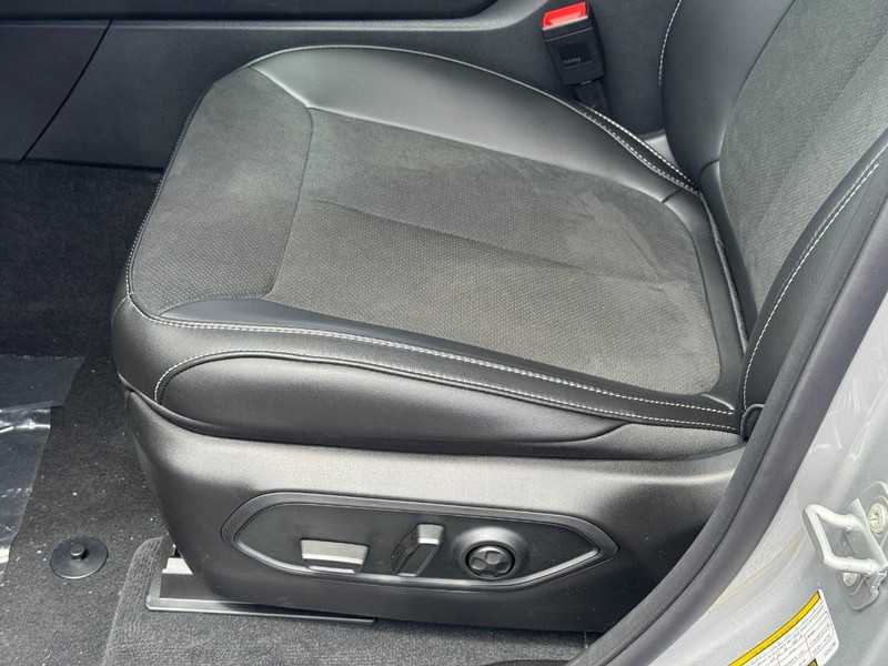Jeep Grand Cherokee Vehicle Full-screen Gallery Image 11