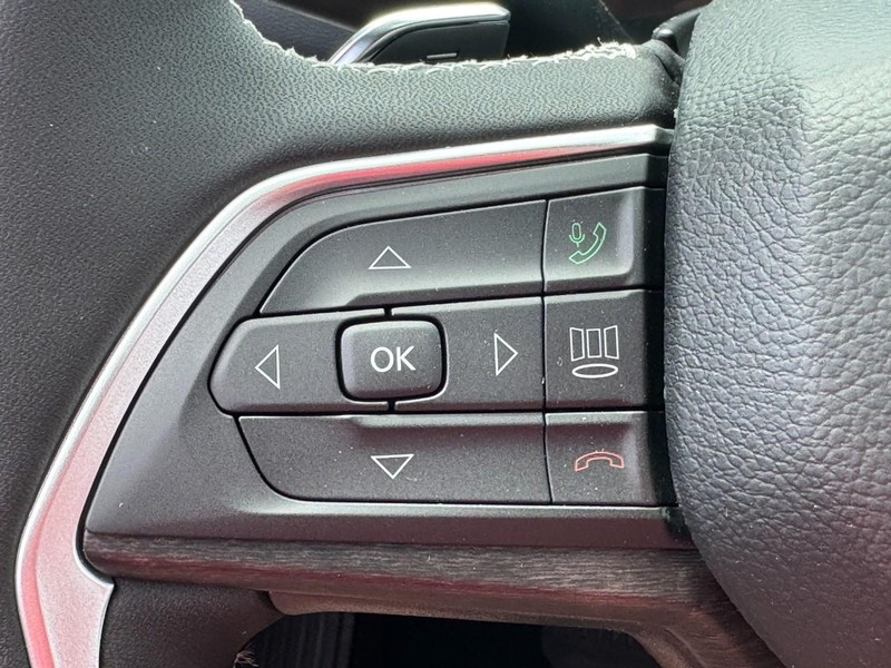 Jeep Grand Cherokee Vehicle Full-screen Gallery Image 12