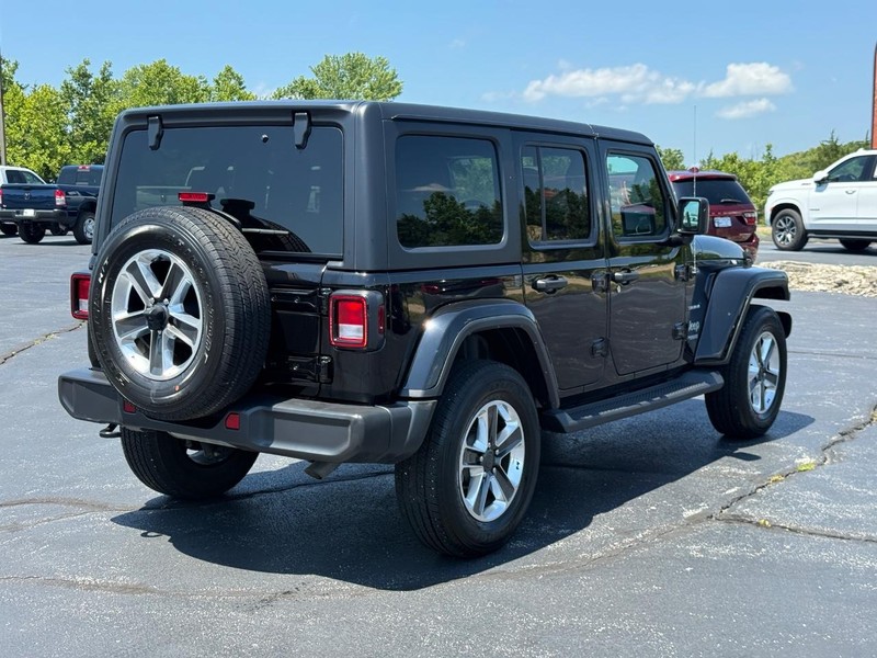 Jeep Wrangler Vehicle Full-screen Gallery Image 03