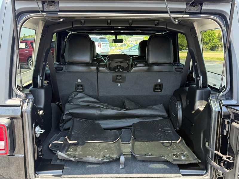 Jeep Wrangler Vehicle Full-screen Gallery Image 04