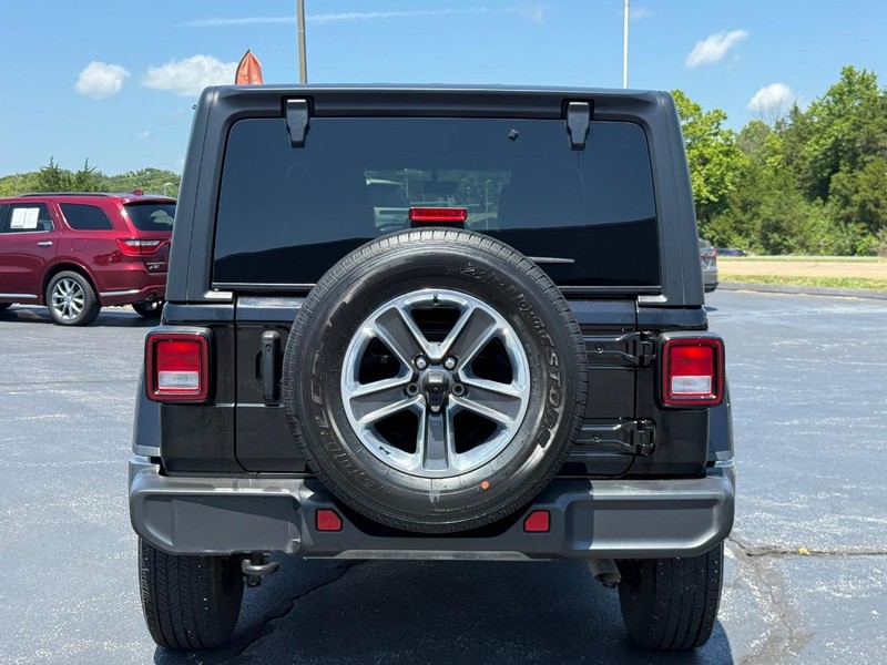 Jeep Wrangler Vehicle Full-screen Gallery Image 05
