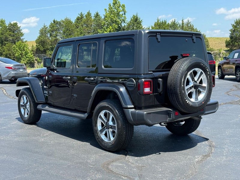 Jeep Wrangler Vehicle Full-screen Gallery Image 06