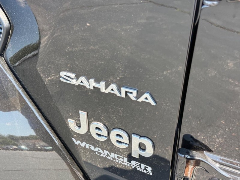 Jeep Wrangler Vehicle Full-screen Gallery Image 09