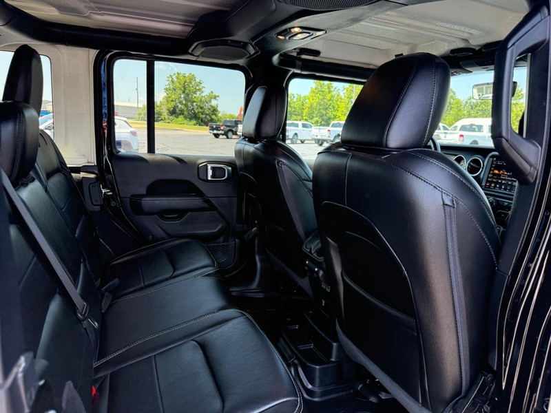 Jeep Wrangler Vehicle Full-screen Gallery Image 11