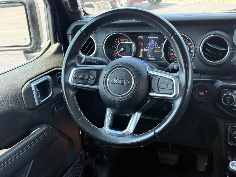 Jeep Wrangler Vehicle Full-screen Gallery Image 13