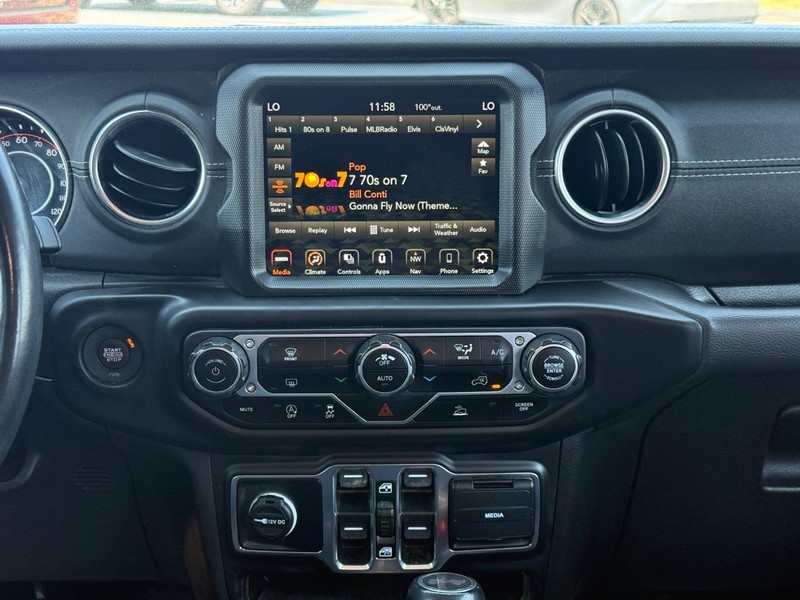 Jeep Wrangler Vehicle Full-screen Gallery Image 14