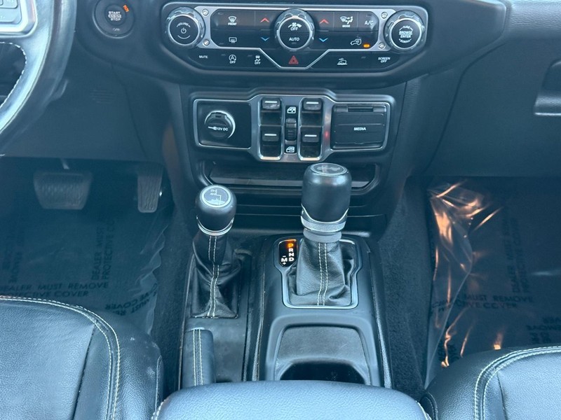 Jeep Wrangler Vehicle Full-screen Gallery Image 15