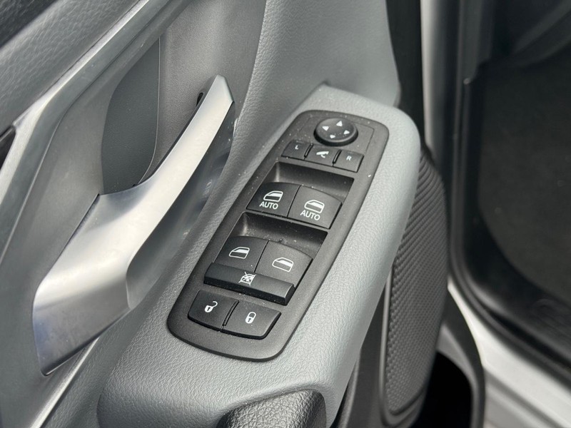 Ram 1500 Vehicle Full-screen Gallery Image 17