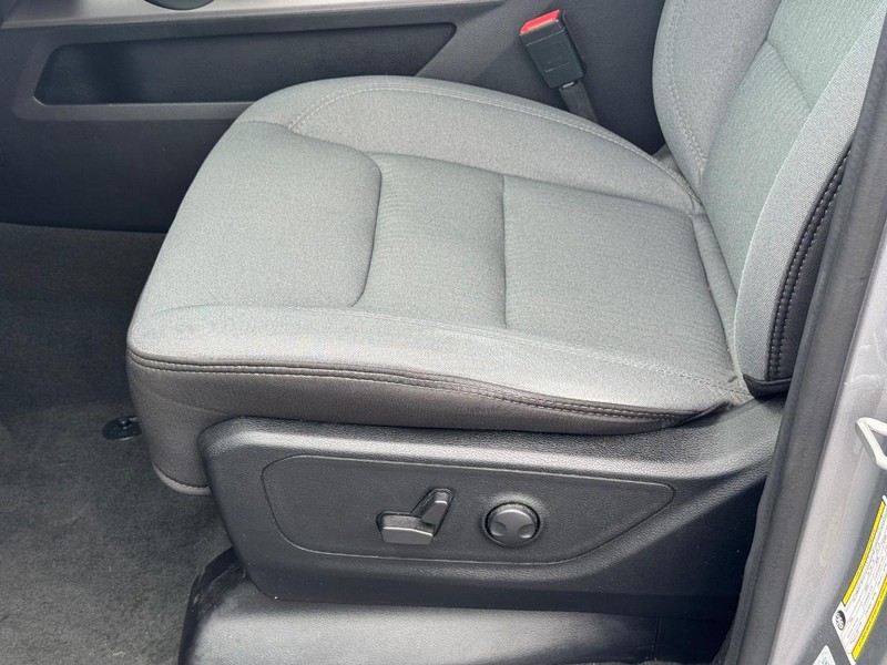 Ram 1500 Vehicle Full-screen Gallery Image 18
