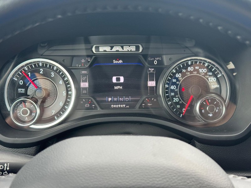 Ram 1500 Vehicle Full-screen Gallery Image 21