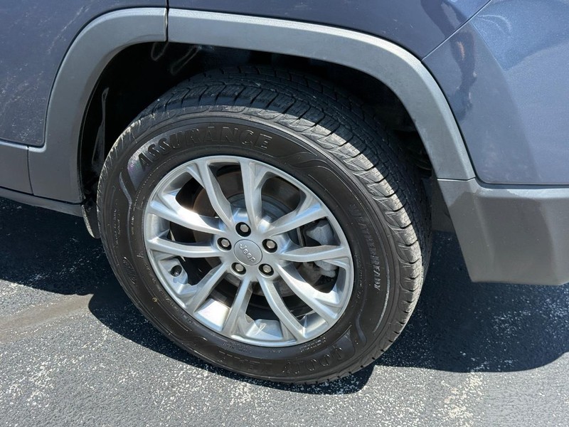 Jeep Cherokee Vehicle Full-screen Gallery Image 7