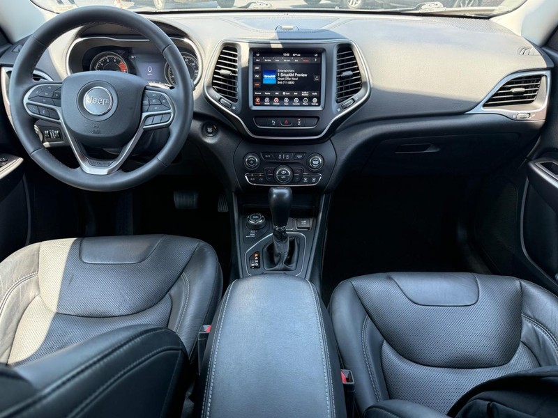 Jeep Cherokee Vehicle Full-screen Gallery Image 11