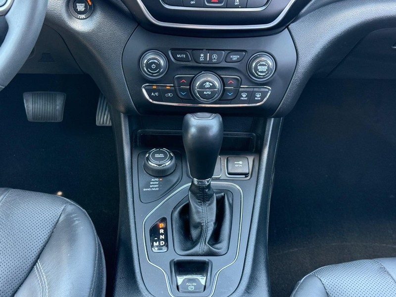 Jeep Cherokee Vehicle Full-screen Gallery Image 14