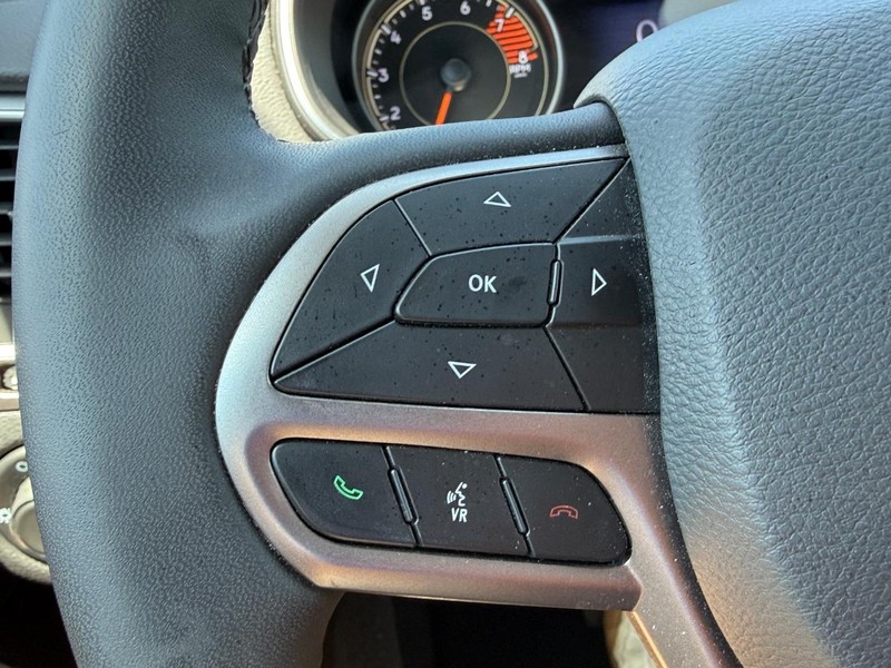Jeep Cherokee Vehicle Full-screen Gallery Image 17