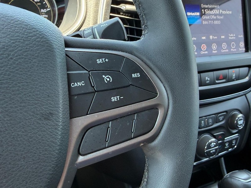 Jeep Cherokee Vehicle Full-screen Gallery Image 18