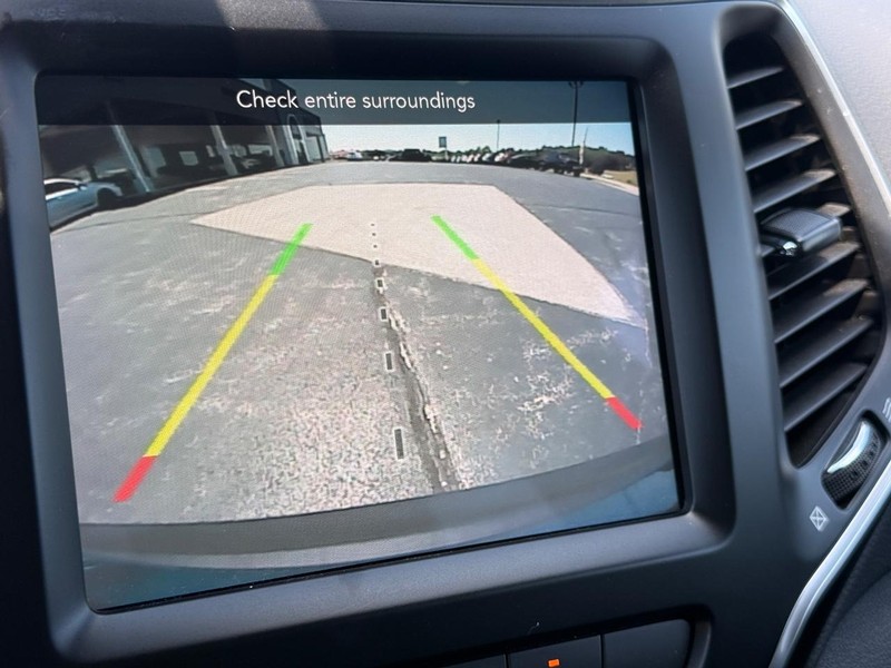 Jeep Cherokee Vehicle Full-screen Gallery Image 21
