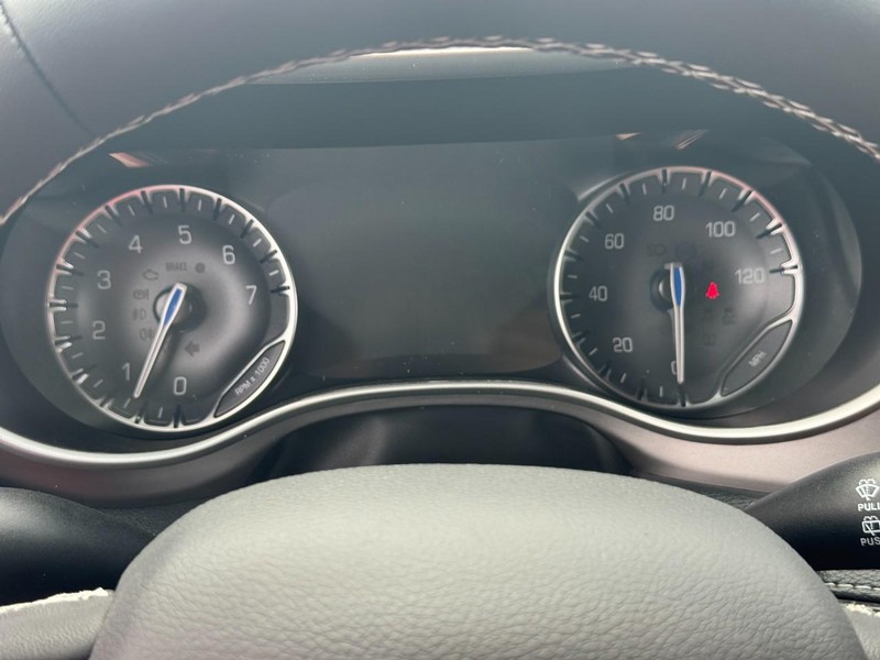 Chrysler Pacifica Vehicle Full-screen Gallery Image 17