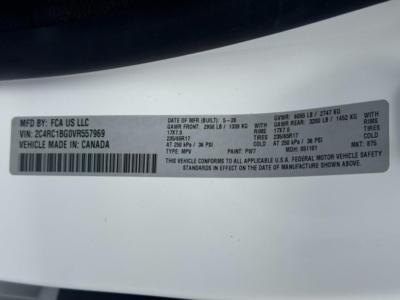 Chrysler Pacifica Vehicle Full-screen Gallery Image 18