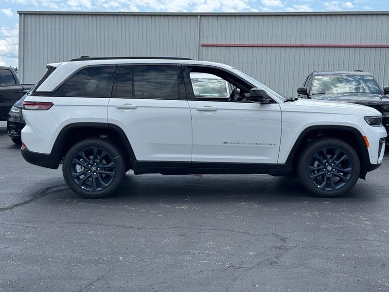 Jeep Grand Cherokee Vehicle Full-screen Gallery Image 2