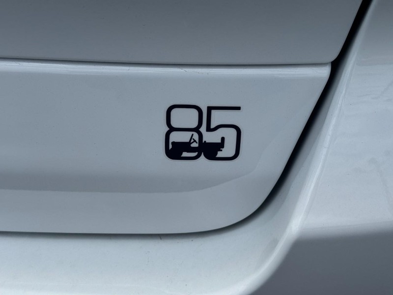 Jeep Grand Cherokee Vehicle Full-screen Gallery Image 4