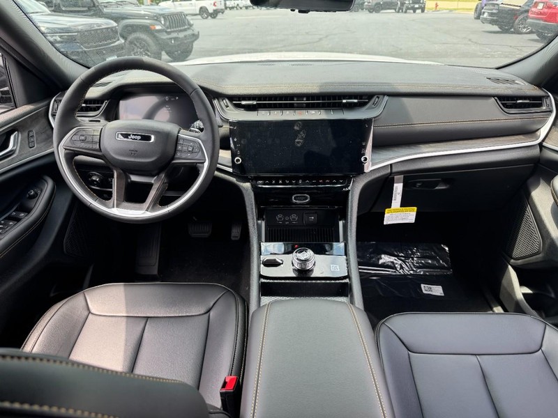 Jeep Grand Cherokee Vehicle Full-screen Gallery Image 6