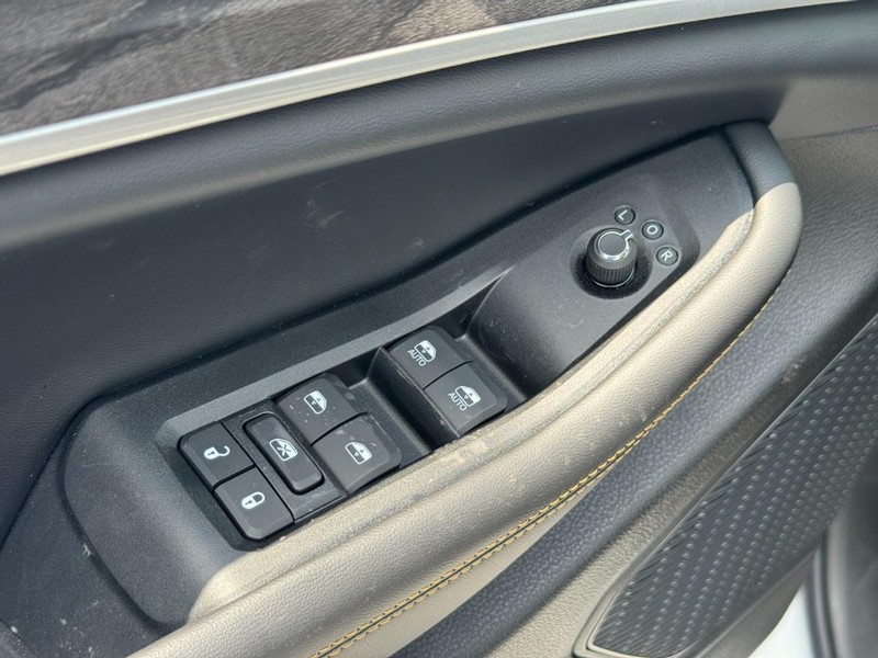 Jeep Grand Cherokee Vehicle Full-screen Gallery Image 10