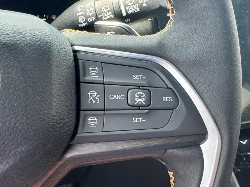 Jeep Grand Cherokee Vehicle Full-screen Gallery Image 14