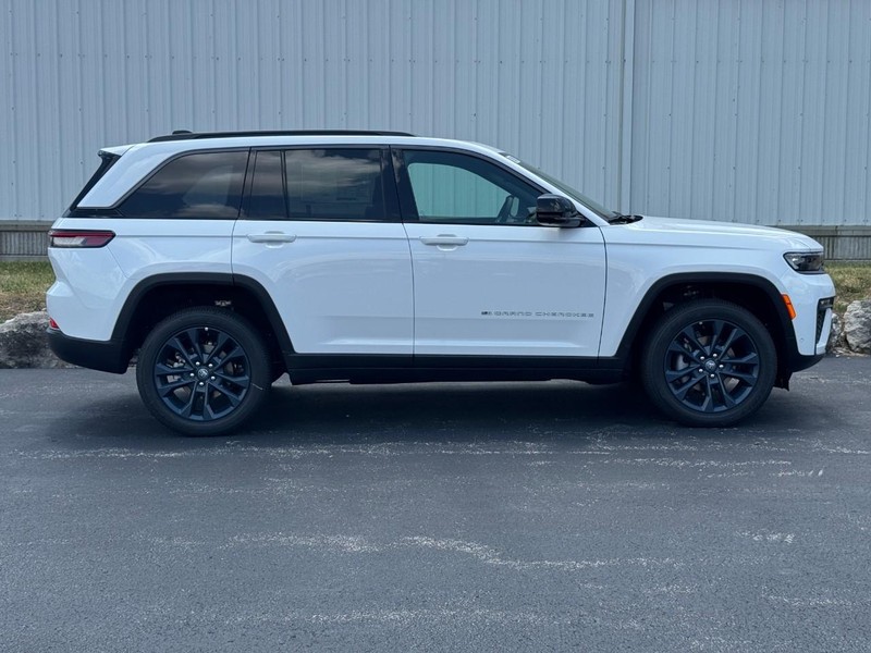 Jeep Grand Cherokee Vehicle Full-screen Gallery Image 2