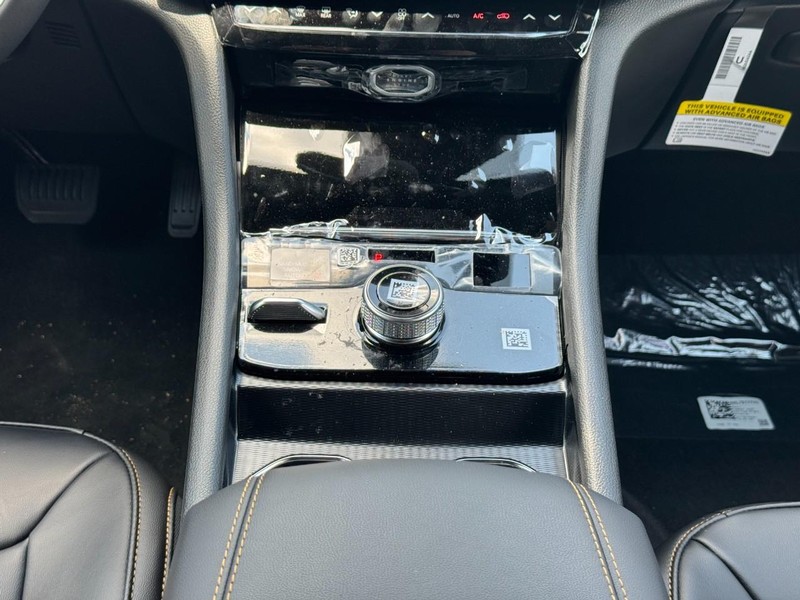 Jeep Grand Cherokee Vehicle Full-screen Gallery Image 10