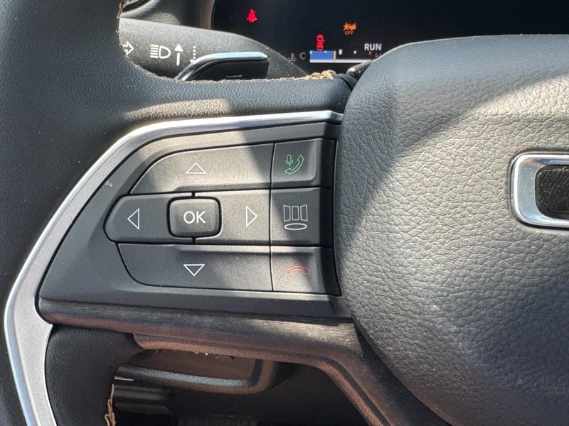 Jeep Grand Cherokee Vehicle Full-screen Gallery Image 14