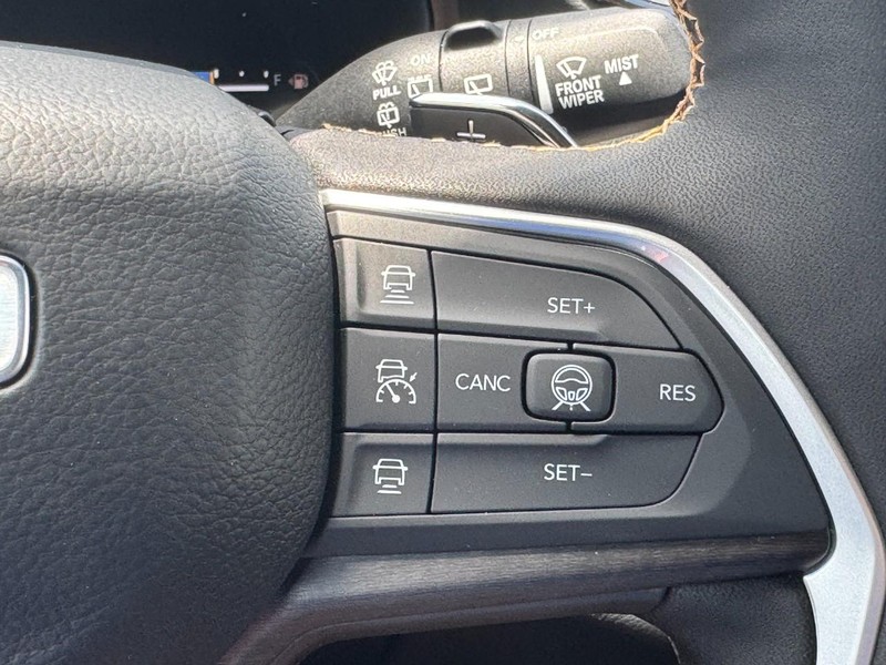 Jeep Grand Cherokee Vehicle Full-screen Gallery Image 15