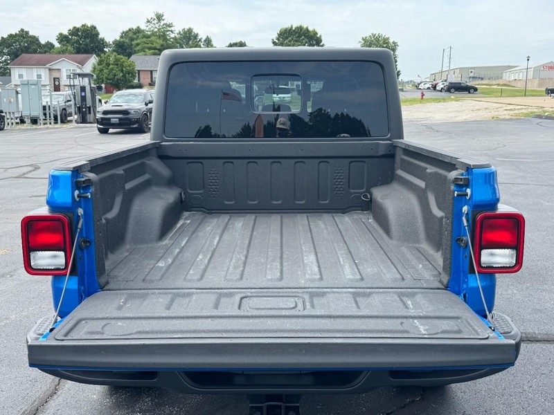 Jeep Gladiator Vehicle Full-screen Gallery Image 5
