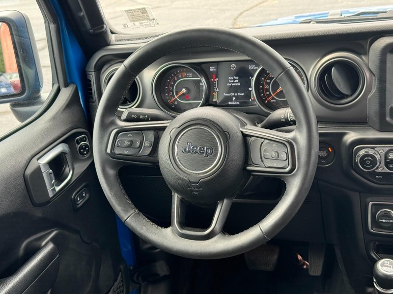 Jeep Gladiator Vehicle Full-screen Gallery Image 12