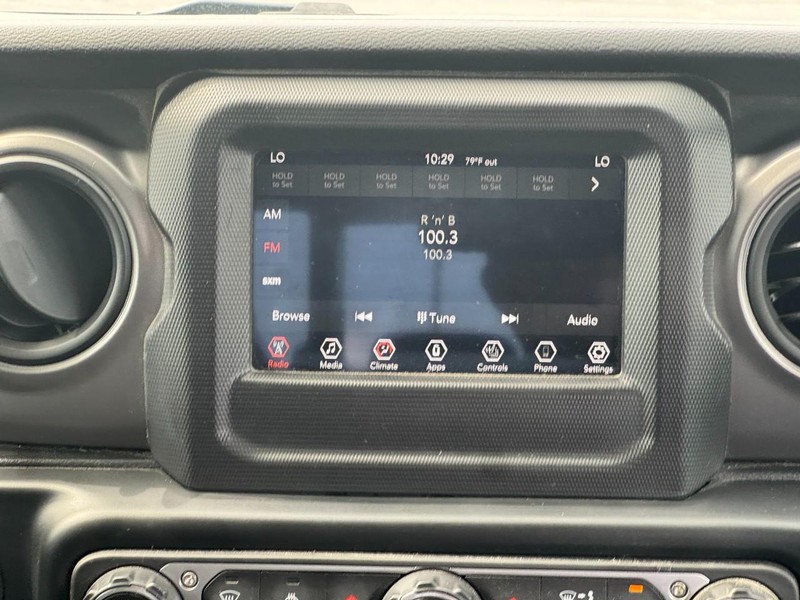 Jeep Gladiator Vehicle Full-screen Gallery Image 13