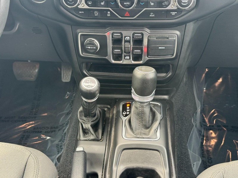 Jeep Gladiator Vehicle Full-screen Gallery Image 14