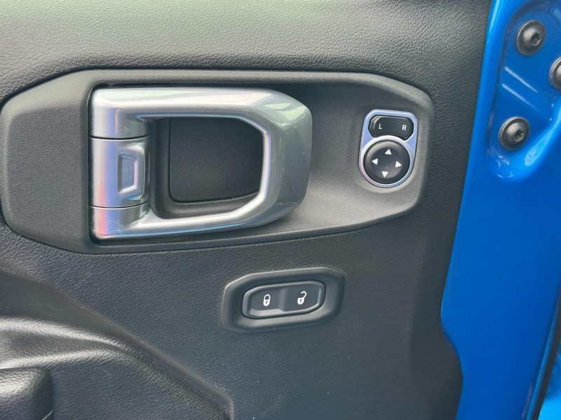 Jeep Gladiator Vehicle Full-screen Gallery Image 15