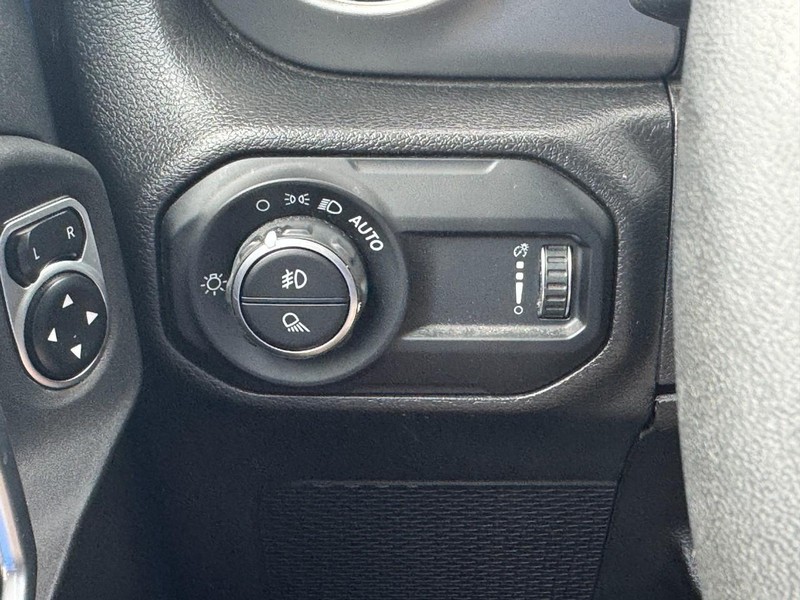 Jeep Gladiator Vehicle Full-screen Gallery Image 17