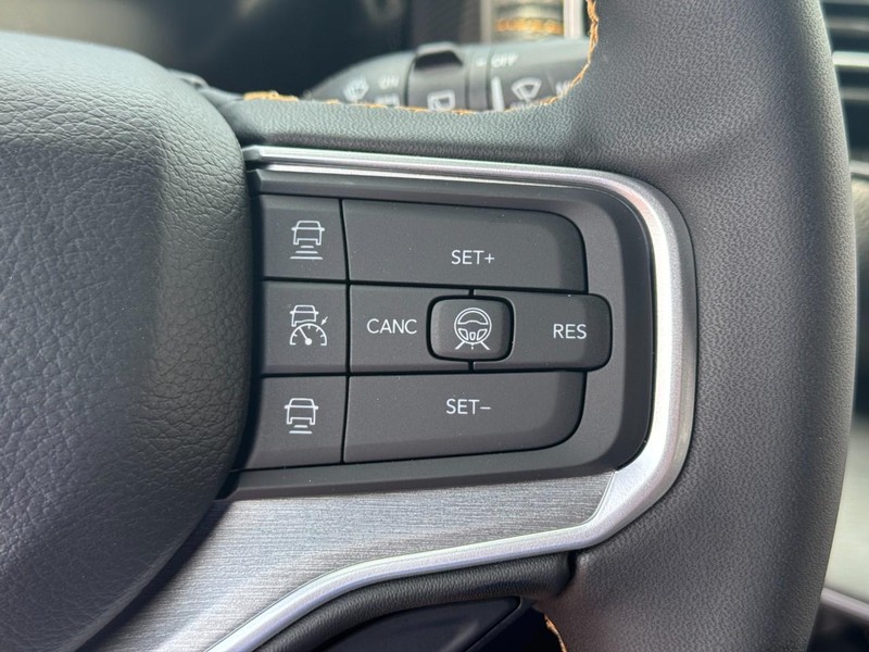 Jeep Grand Wagoneer Vehicle Full-screen Gallery Image 15