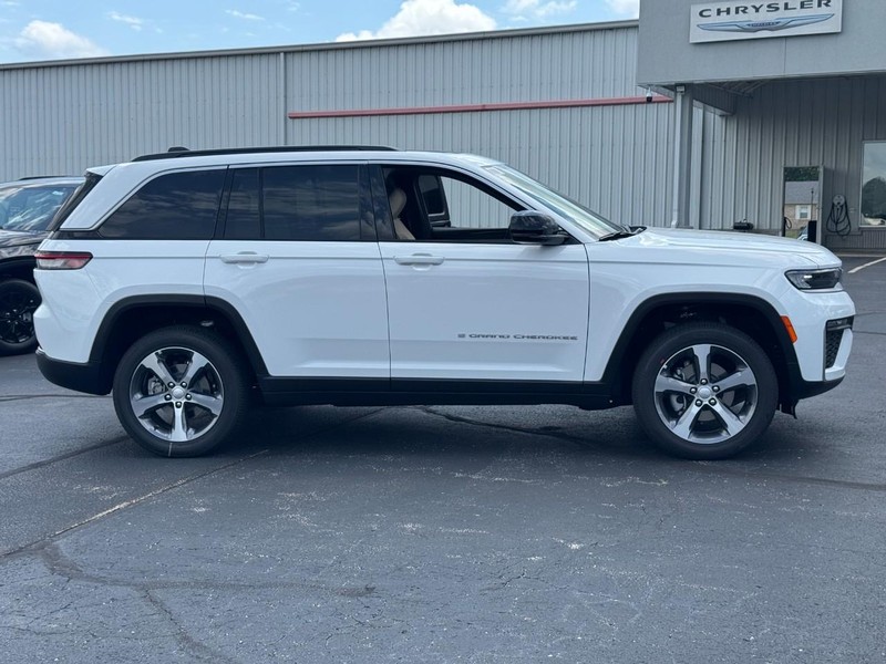 Jeep Grand Cherokee Vehicle Full-screen Gallery Image 2