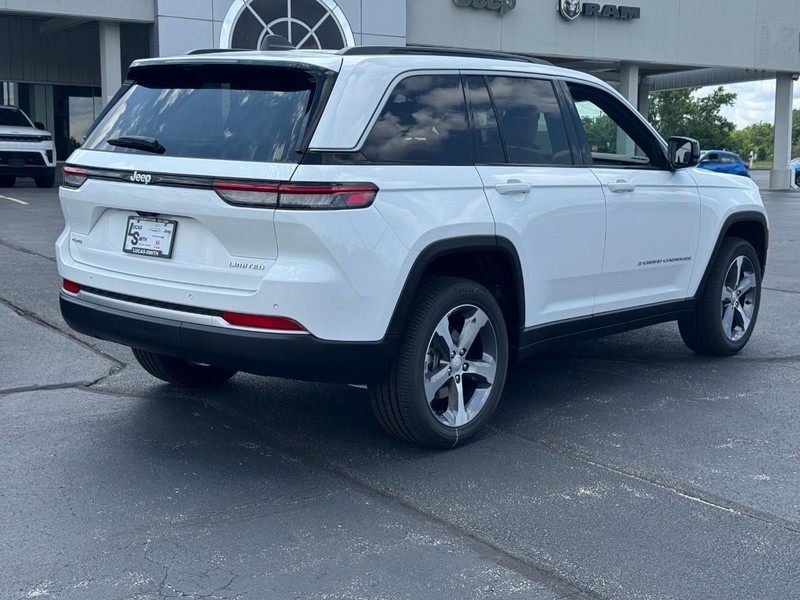 Jeep Grand Cherokee Vehicle Full-screen Gallery Image 3
