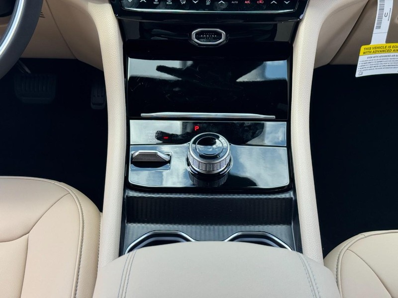 Jeep Grand Cherokee Vehicle Full-screen Gallery Image 9
