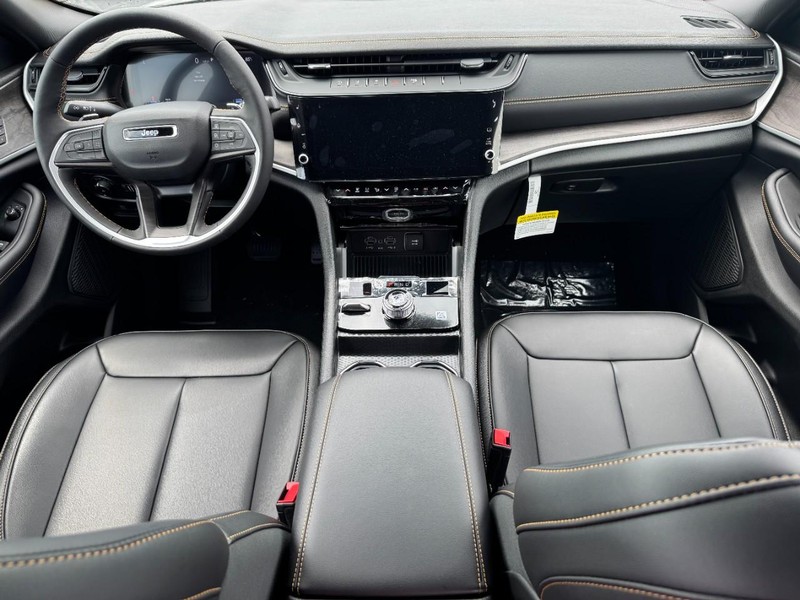 Jeep Grand Cherokee Vehicle Full-screen Gallery Image 7