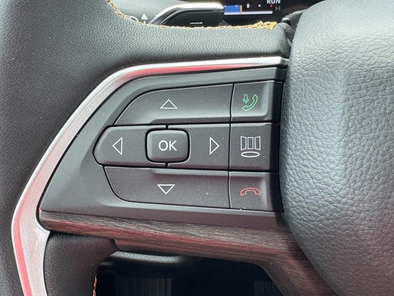 Jeep Grand Cherokee Vehicle Full-screen Gallery Image 14
