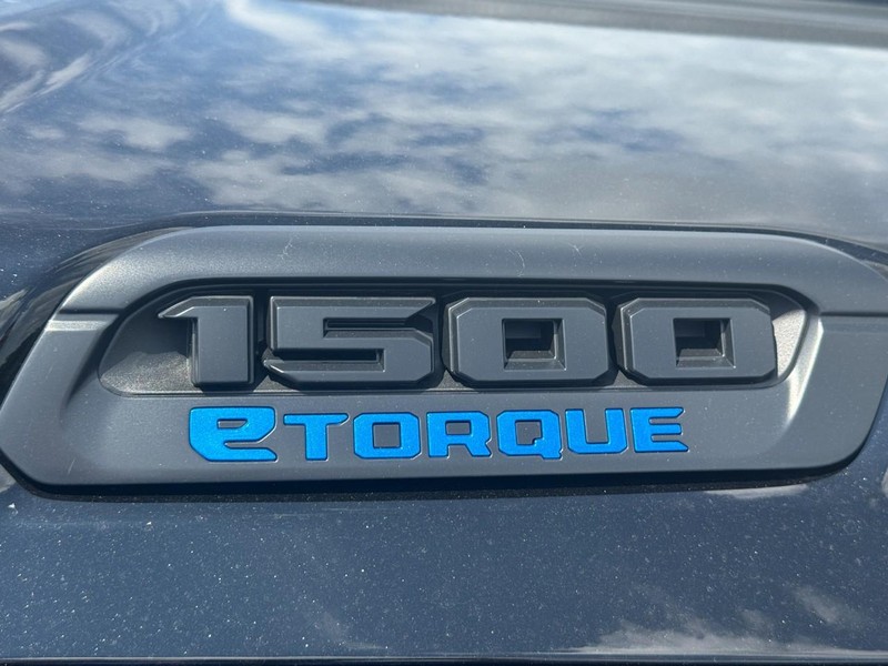 Ram 1500 Vehicle Full-screen Gallery Image 6