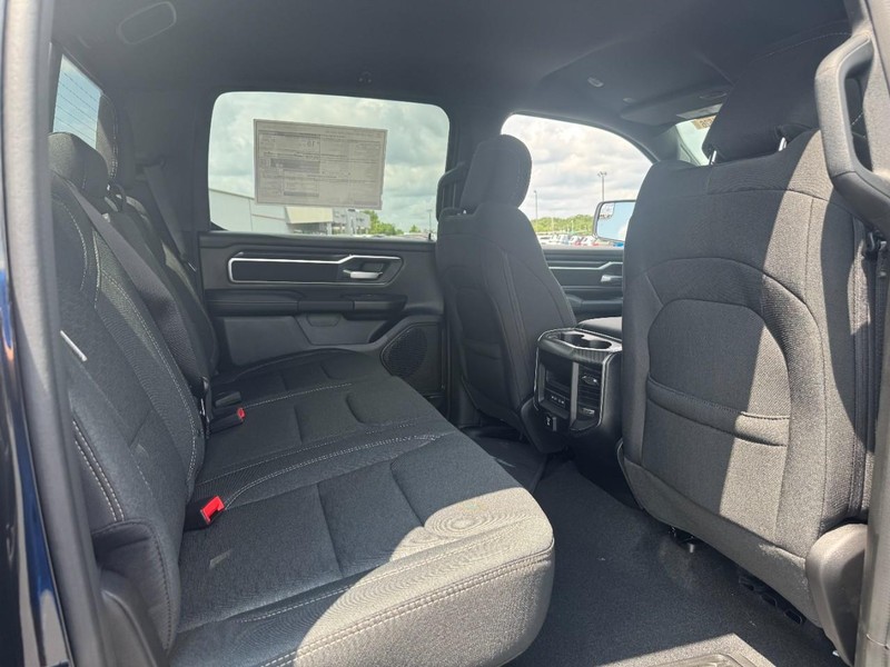 Ram 1500 Vehicle Full-screen Gallery Image 7