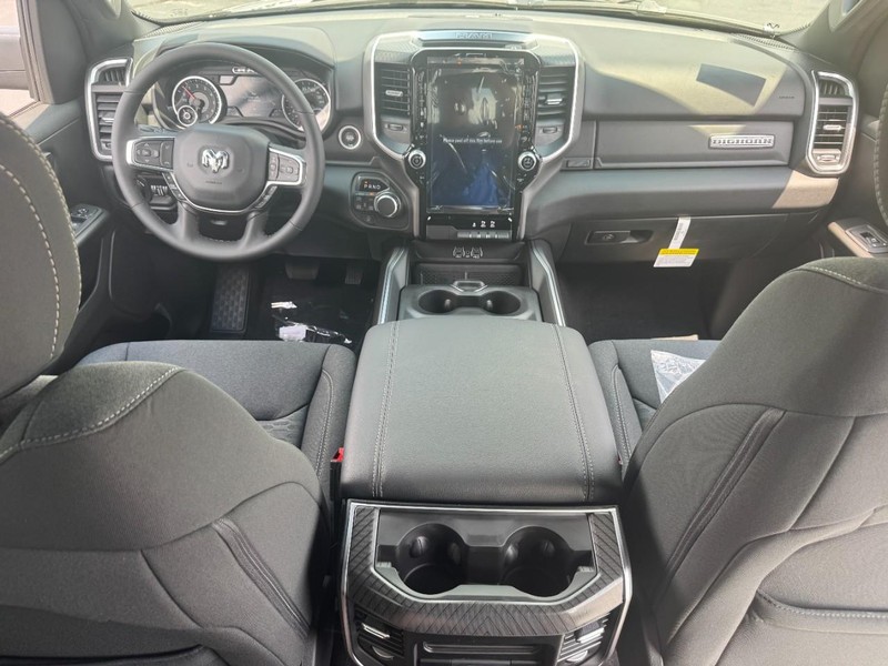 Ram 1500 Vehicle Full-screen Gallery Image 8