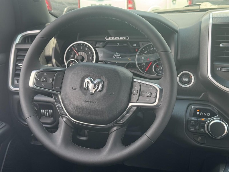 Ram 1500 Vehicle Full-screen Gallery Image 9