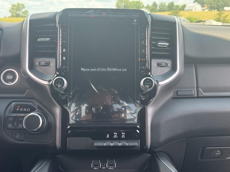 Ram 1500 Vehicle Full-screen Gallery Image 10