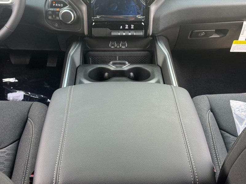 Ram 1500 Vehicle Full-screen Gallery Image 11