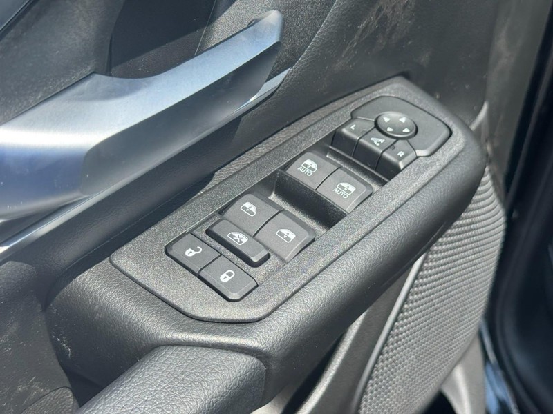 Ram 1500 Vehicle Full-screen Gallery Image 12
